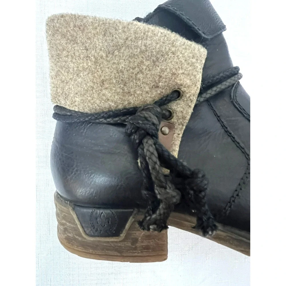 Riker Black Vegan Leather Ankle Boot Felt Cuff Roundish Toe Low Heel‎  6.5